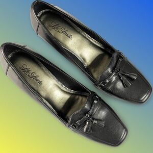 Life Stride Black Square Toed Sz8, 2 inch Heel Slip on Tassel Loafer